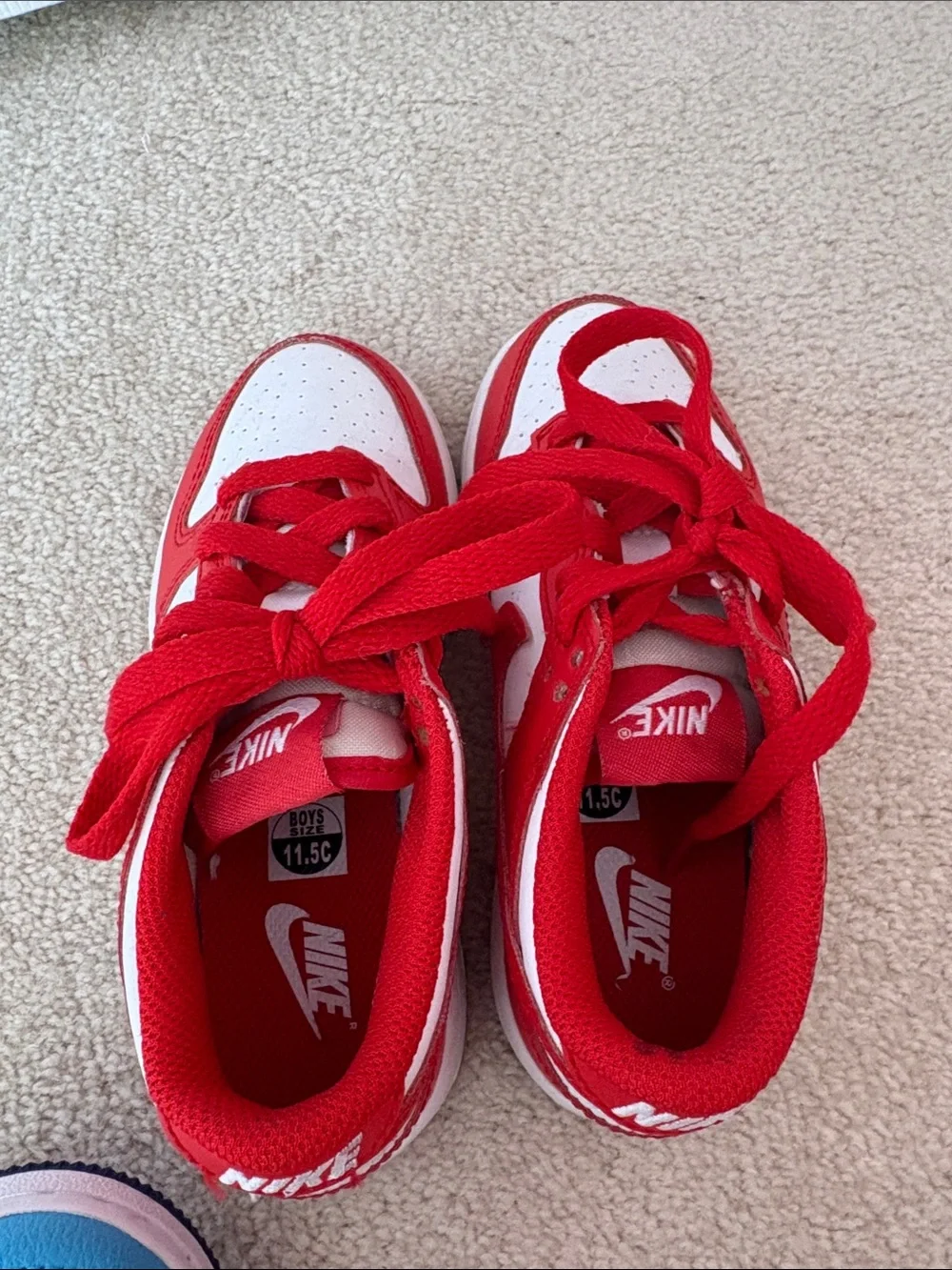 Nike Kids Low-Top Sneakers in Light Blue, White & Red